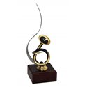Trofeo Detalle Música Trompa Con Asa  varios tamaños.  Ref - BP3544